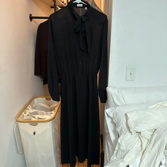 Aritzia Elegant Black Women's Dress worn once - Picture 4 of 5